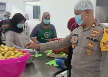 Bhabinkamtibmas Bantargebang Lakukan Pengecekan Menu Makanan di Dapur MBG