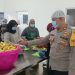 Bhabinkamtibmas Bantargebang Lakukan Pengecekan Menu Makanan di Dapur MBG