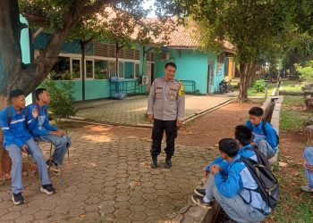 Bhabinkamtibmas Polsek Cikarang Barat Gelar “Police Goes to School” di SMKN 1 Cikarang Barat, Ajak Siswa Jadi Pelopor Anti Tawuran dan Bijak Bermedsos