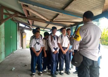 Polsek Pebayuran Beri Himbauan Kamtibmas kepada Pelajar yang Menunggu Jemputan Orang Tua