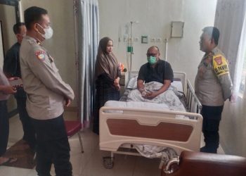 Kapolsek Kedung Waringin Jenguk Anggota Sakit, Wujud Kepedulian dan Kekeluargaan di Tubuh Polri