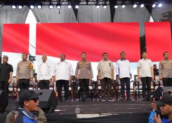 Brimob Polda Metro Jaya Laksanakan Pelayanan Apel Akbar Kebangsaan Buruh Indonesia di Cikarang