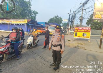 Pagi Hari, Polsek Setu Lakukan Pengaturan Lalu Lintas untuk Cegah Kemacetan dan Tekan Pelanggaran