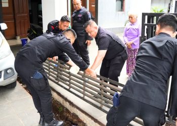 Menyambut HUT ke-80 Korps Brimob Polri, Brimob Polda Metro Jaya Gelar Bakti Sosial di Gereja GPIB Karunia Ciputat