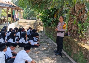 Bhabinkamtibmas Desa Sukamukti Gelar Police Goes To School, Tanamkan Edukasi Kamtibmas Sejak Dini di MTs Jamiatul Huda