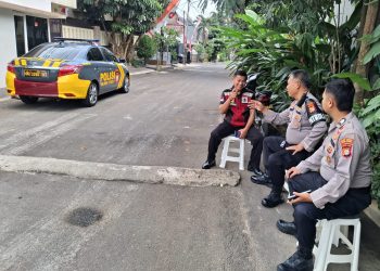 Unit Samapta Polsek Tebet Laksanakan Patroli Dialogis di Pemukiman Tebet Dalam, Sampaikan Pesan Kamtibmas kepada Security