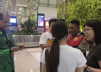 Sinergi SPKT, Pamapta, dan Sat Reskrim Polresta Bandara Soetta Bantu WNA China Temukan Tas yang Tertukar