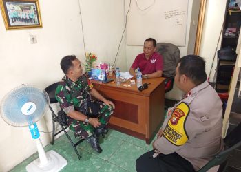 Bhabinkamtibmas dan Babinsa Petamburan Patroli Kewilayahan Sambangi Ketua RW 04 Ajak Jaga Kamtibmas