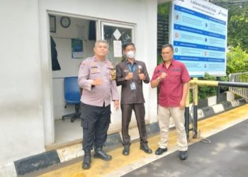 Bhabinkamtibmas Tebet Barat Aipda Samsul Mustofa Sambangi Warga, Sampaikan Himbauan Kamtibmas dan Antisipasi Kenakalan Remaja