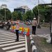 Kapolsubsektor Pegangsaan Pimpin Pengaturan Lalin Sore di Tugu Tani, Pastikan Arus Pulang Kantor Aman dan Lancar