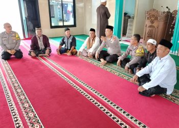 Jumat Curhat Polsek Kedungwaringin, Dekatkan Polisi dengan Warga Lewat Dialog di Masjid
