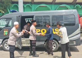 Baglog Polres Priok, Gelar Jum’at Berkah Peduli Berikan Makanan Buruh, Sopir, Satpam, Kernet