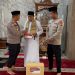 Kapolres Metro Bekasi Gelar Safari Kamtibmas dan Penyerahan Mushaf Al-Qur’an di Masjid Nurul Hidayah Mekarwangi