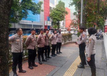 Polri Gelar Patroli Dialogis Jalan Kaki di Kawasan Blok M, Pastikan Situasi Tetap Kondusif