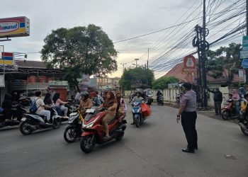 Polsek Babelan Laksanakan Gatur Pagi, Arus Lalu Lintas Padat Terkendali