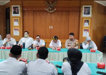 Perkuat Kamtibmas Menjelang Nataru, Bhabinkamtibmas Kel. Pesanggrahan Hadiri Rapat Koordinasi LMK