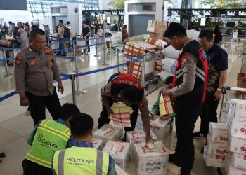 Sinergitas Polri dan Maskapai Penerbangan: Bantu Percepat Pengiriman Bantuan Kemanusiaan ke Sumatera