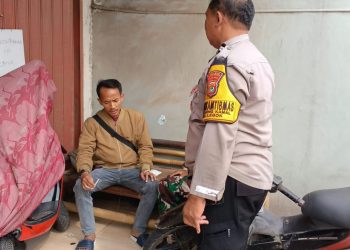 Perkuat Sinergi Warga, Bhabinkamtibmas Bojongkamal Laksanakan Sambang dan Cooling System