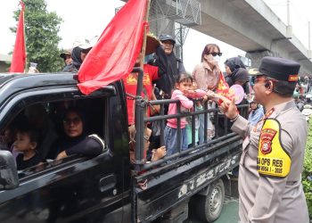 Kapolres Metro Jakarta Selatan Pimpin Pelayanan dan Pengamanan Aksi Penyampaian Pendapat Aliansi Perjuangan Warga Kebon Sayur di Depan Kementerian ATR/BPN RI