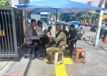 Bhabinkamtibmas Kramat Pela Laksanakan Patroli Humanis untuk Jaga Keamanan Wilayah