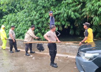 Kerja Bakti Gabungan Tiga Pilar Dan Dlhk Di Kali Lingkar Setu Kedaung