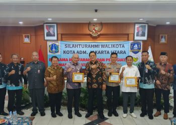 Dalam Rangka Program Jaga Warga, Jaga Lingkungan : Wakil Wali Kota Jakarta Utara dan Polisi Ajak Warga Pluit Perkuat Keamanan Wilayah