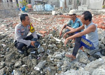 Bhabinkamtibmas Pulau Panggang Ajak Warga Jaga Kamtibmas dan Wujudkan Lingkungan Wisata Aman