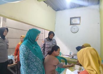 Polwan Polsek Metro Penjaringan Dukung Program Jaga Jakarta Lewat Monitoring Posyandu dan Poslansia