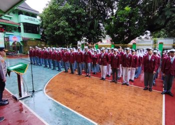 Wakapolsek Metro Menteng Pimpin Upacara di SMKN 16 Jakarta, Tekankan Pelajar Hindari Tawuran dan Aksi Demo