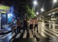 Hujan Mewarnai Patroli Cipta Kondisi Dini Hari, Polisi Jaga Kondusivitas Johar Baru