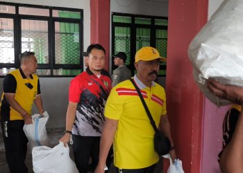 Polisi dan Warga Bersinergi Pulihkan Sekolah Terdampak Banjir di Pademangan