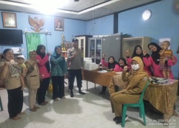 Bhabinkamtibmas Dampingi Posyandu RW 05 Galur, Warga Tetap Sehat dan Aman
