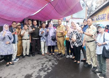 Polisi Hadir Dalam Giat Posyandu Karang Anyar, Sehatkan Warga Jaga Kamtibmas
