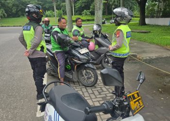 Polwan Polres Metro Bekasi Gelar Patroli Dialogis Presisi Ciptakan Kamtibmas Kondusif