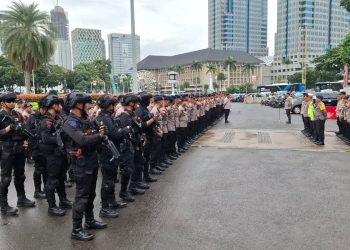 998 Personel Gabungan Layani Aksi Unjuk Rasa Ojol di Silang Selatan Monas