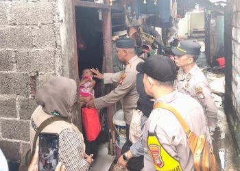 Empati dan Kepedulian Kapolsek Bekasi Barat Kunjungi Anak Penderita Hidrosefalus di Kranji