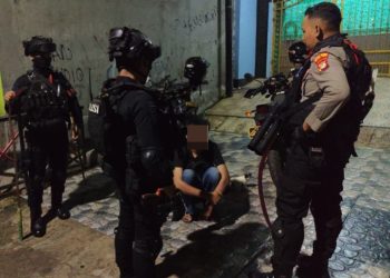 Patroli Gabungan Brimob–Polres Jaktim Sita Sejumlah Sajam, Rencana Tawuran Digagalkan c