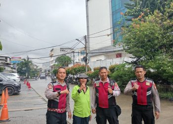 Polsek Pademangan Gelar Patroli Jalan Kaki, Perkuat Program “Jaga Lingkungan” di Kampung Muka