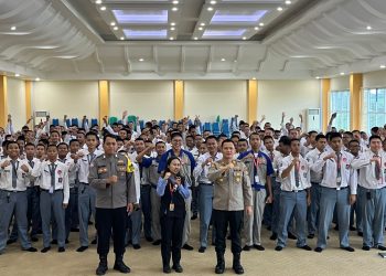 Kapolsek Cikarang Pusat Laksanakan Police Goes to School di SMK Ananda Mitra Industri Deltamas