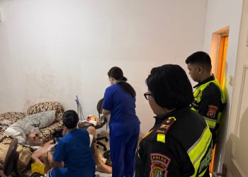 Respons Cepat Layanan 110, Polsek Kelapa Dua Bantu WNA Sakit Kritis ke Rumah Sakit