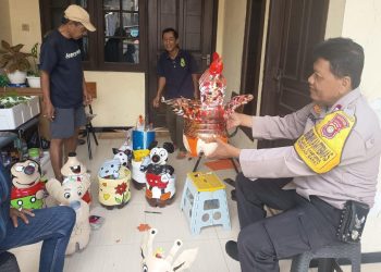 Dukung Kreativitas Warga Kelola Sampah, Bhabinkamtibmas Polsek Bekasi Barat Berikan Edukasi Kamtibmas di Jakasampurna