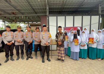 Polri Salurkan Bantuan Al-Qur’an kepada Pesantren Terdampak Banjir