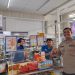 Antisipasi Curanmor, Bhabinkamtibmas Polsek Bantargebang Sambangi Karyawan Minimarket di Mustikasari