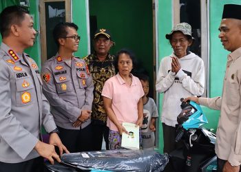 Kapolres Depok Datang ke Rumah Suderajat Tukang Es Gabus, Beri Hadiah Motor