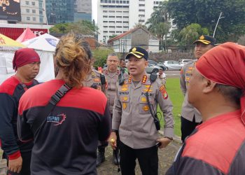 1174 Personel Gabungan Layani Aksi Unjuk Rasa Buruh di Silang Selatan Monas