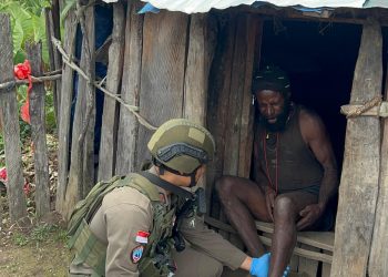 Sentuh Hati Warga, Satgas Damai Cartenz 2026 Gelar Patroli dan Pengobatan Keliling di Sinak