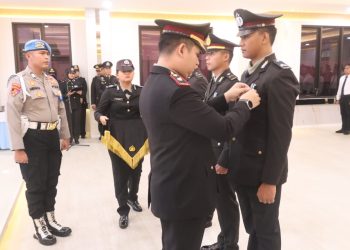 52 Personel Polres Tangerang Selatan Terima Tanda Kehormatan Satyalancana Pengabdian