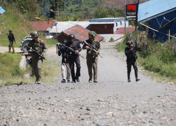 Satgas Operasi Damai Cartenz Jaga Keamanan Bandara Bilogai, Pastikan Akses Logistik Warga Intan Jaya Tetap Lancar