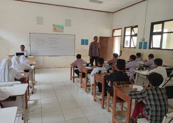 Bhabinkamtibmas Polsek Cibarusah Lakukan Penyuluhan Anti-Bullying di SDN 03 Desa Ridogalih
