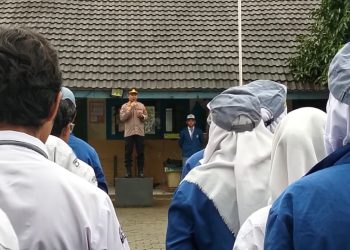 Jadi Irup di SMAN 21 Bekasi, Kanit Binmas Polsek Jatiasih Ajak Siswa Perangi Tawuran dan Narkoba